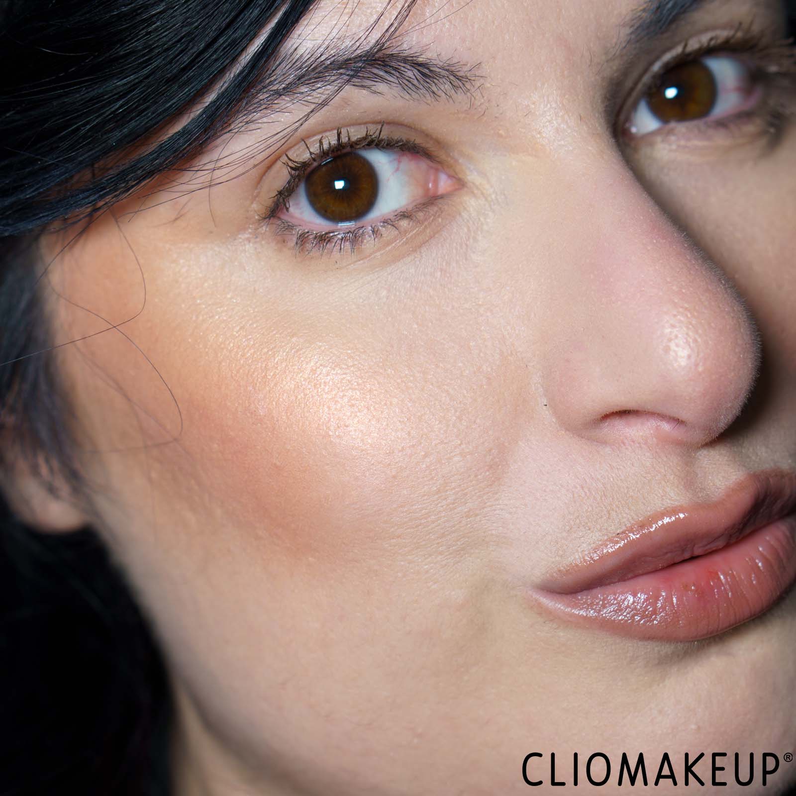 recensione-illuminante-essence-love-it-choco-lot-highlighter-glaze-applicazione