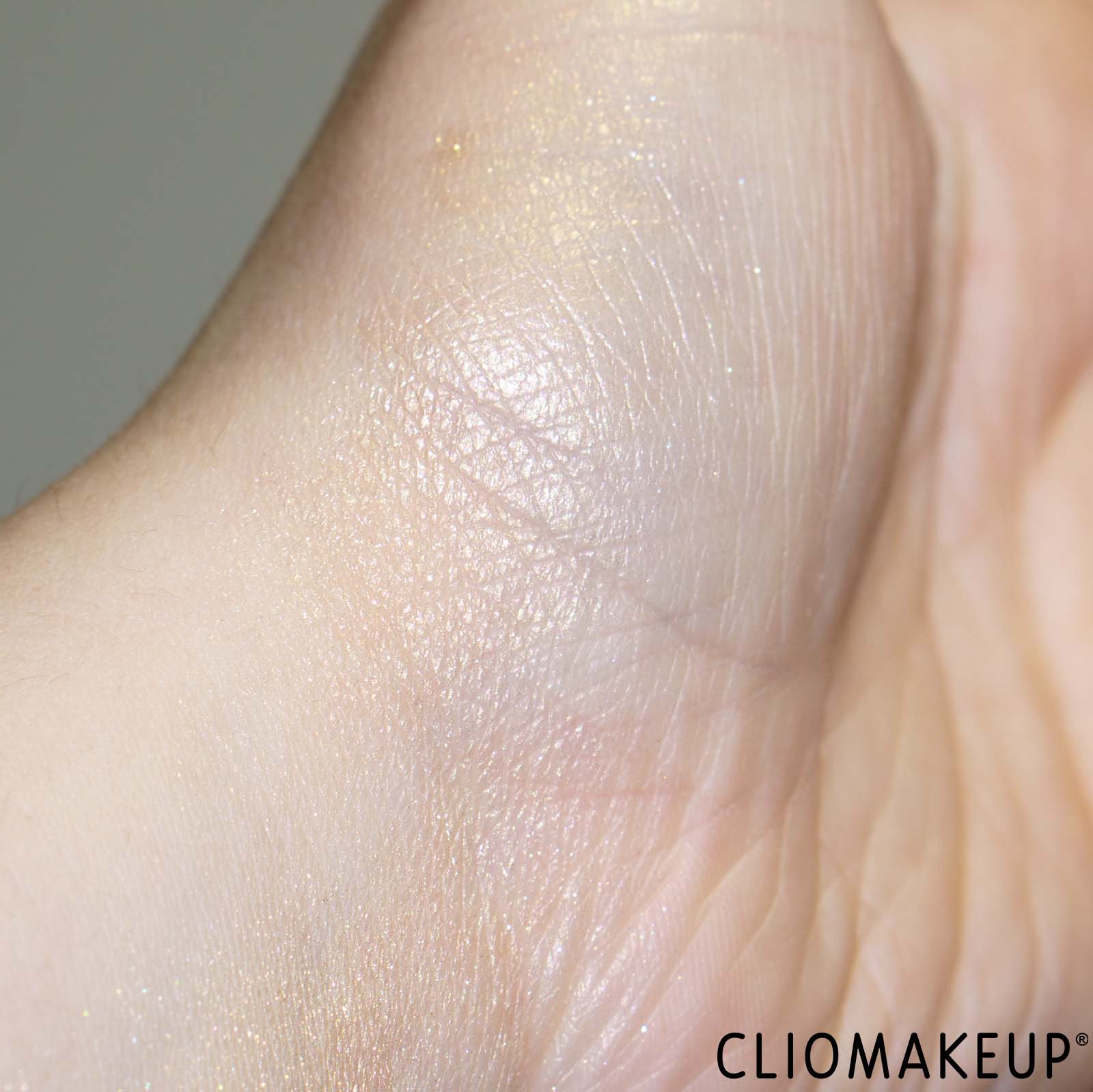 recensione-illuminante-essence-love-it-choco-lot-highlighter-glaze-swatch