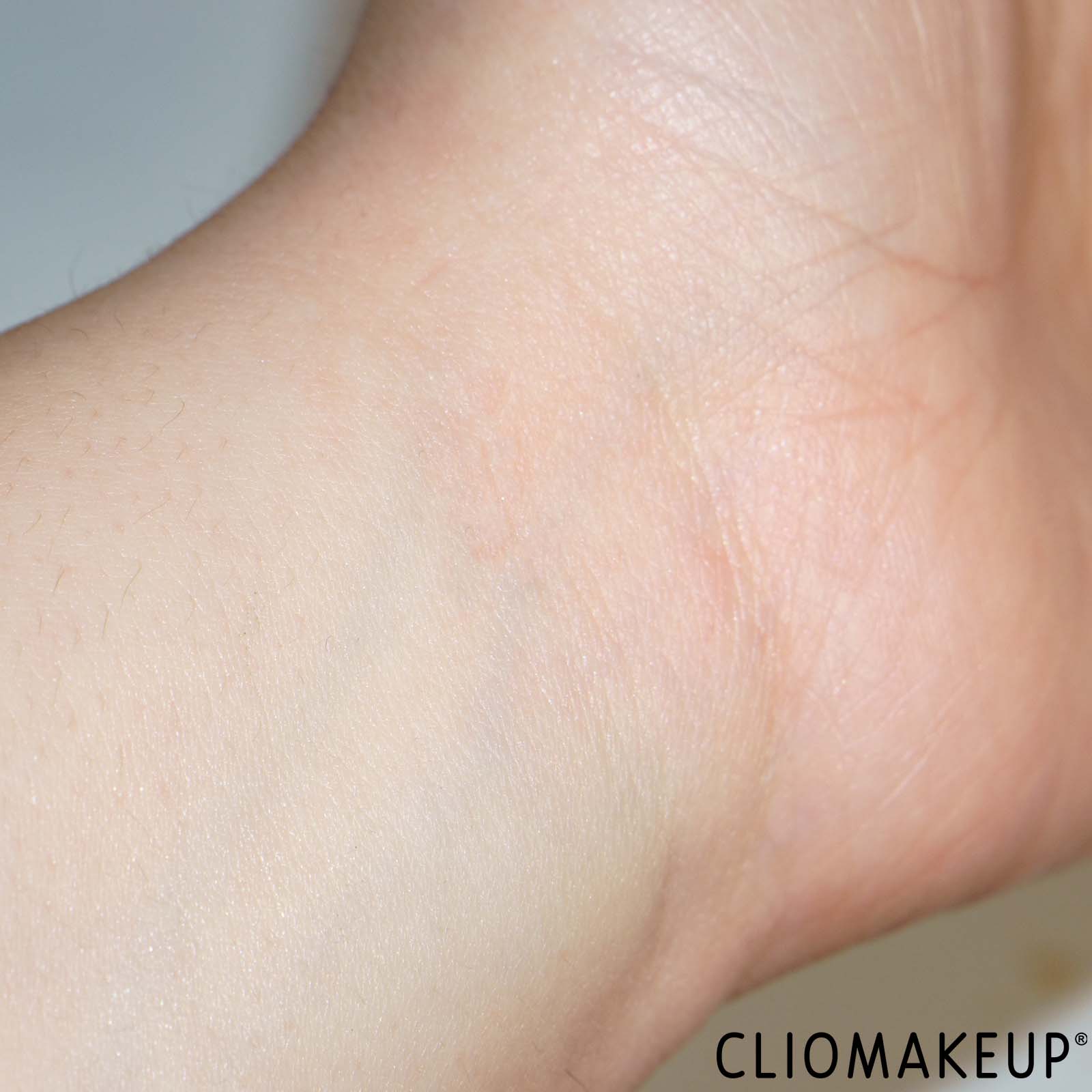 recensione-primer-nyx-the-face-glue-primer-swatch-braccio