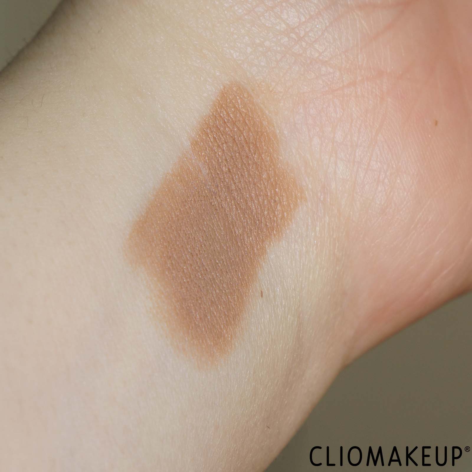 recensione-stick-contouring-astra-identistick-contour-stick-swatch