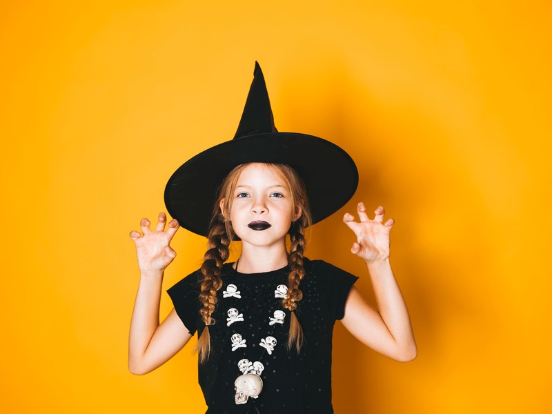 trucco-da-strega-bambina-rossetto-nero