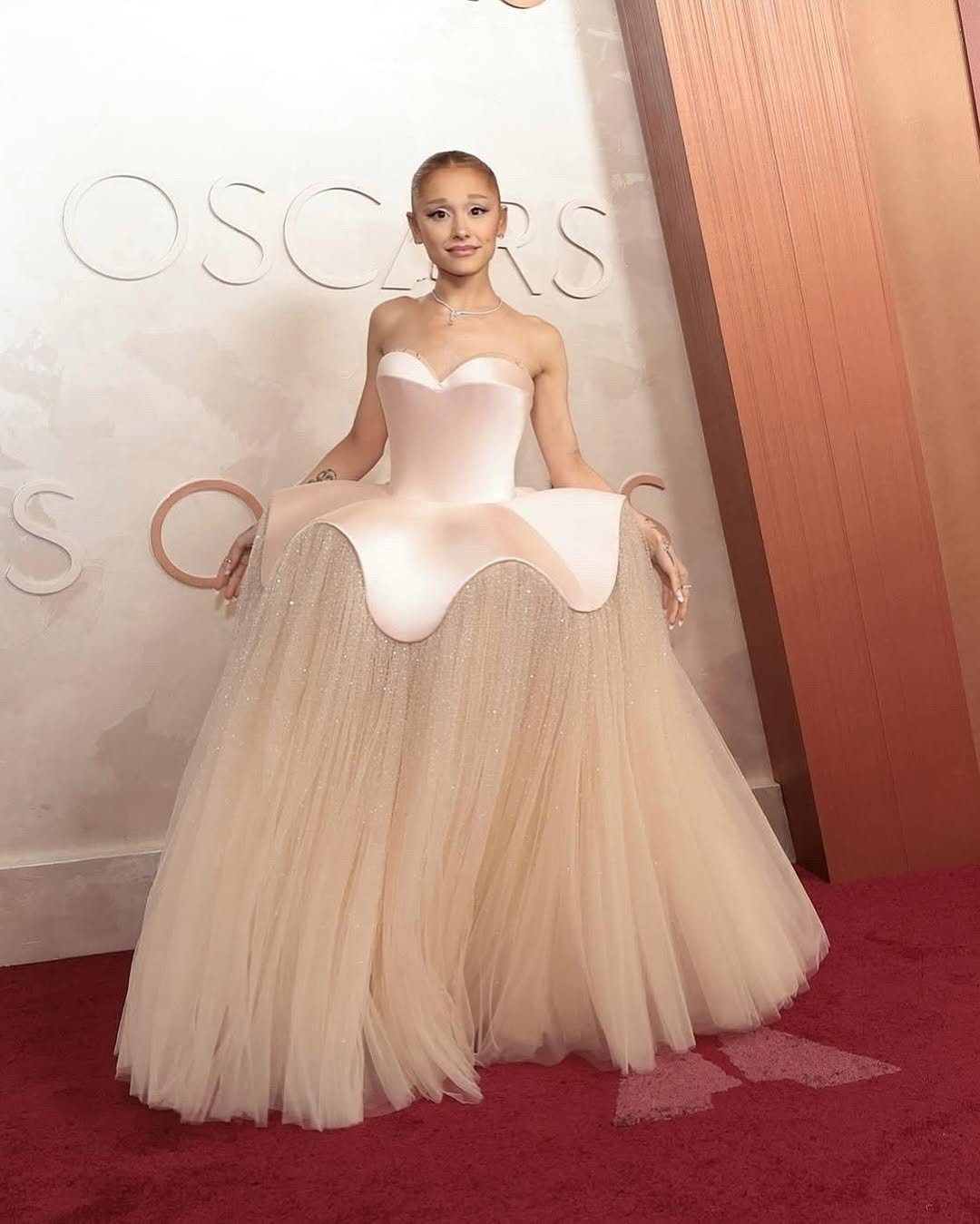 Look-oscar-2025-ariana-grande