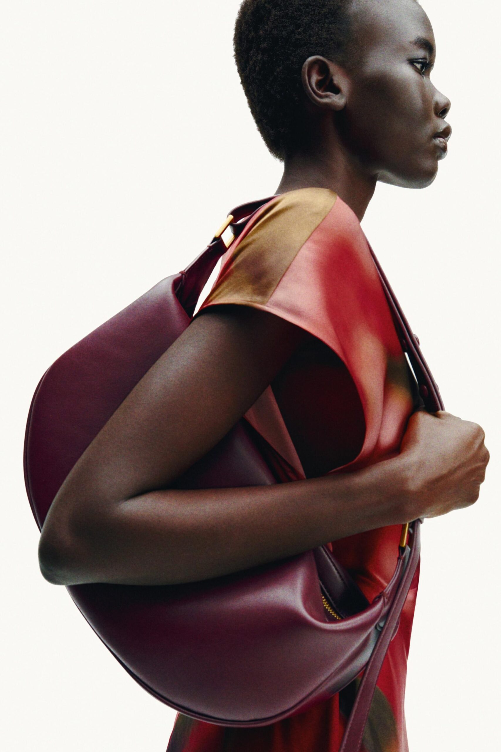 borse-zara-primavera-2025-borgogna