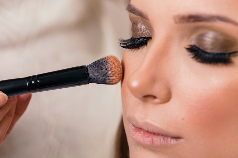 come-usare-acqua-termale-avene-fissante-trucco