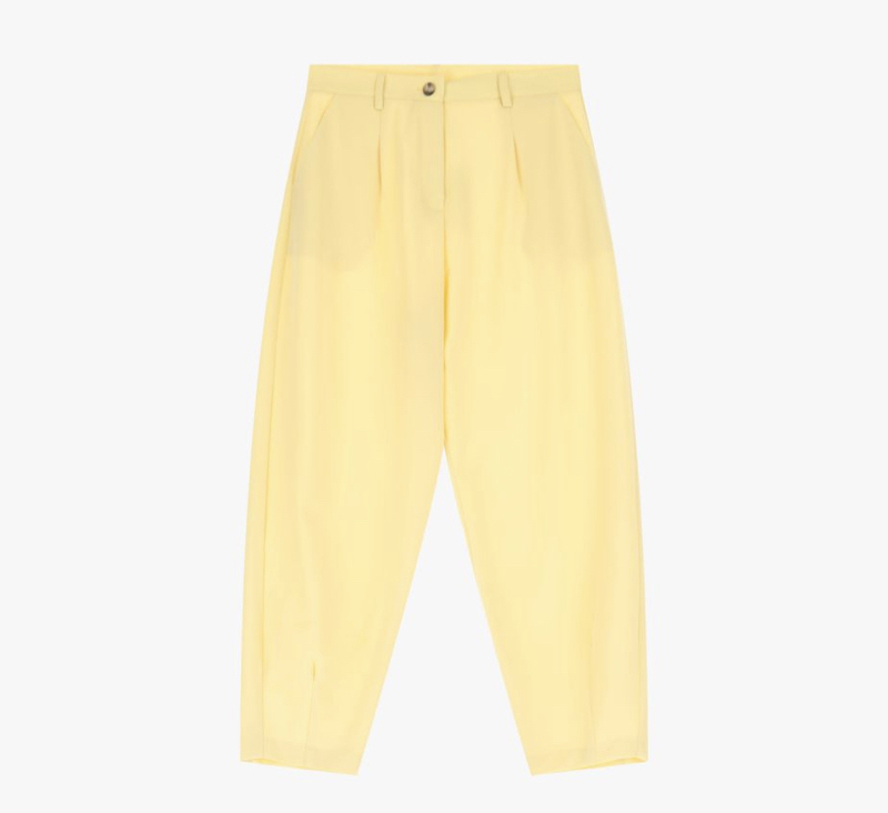 giallo-burro-colore-moda-primavera-2025-pantalone