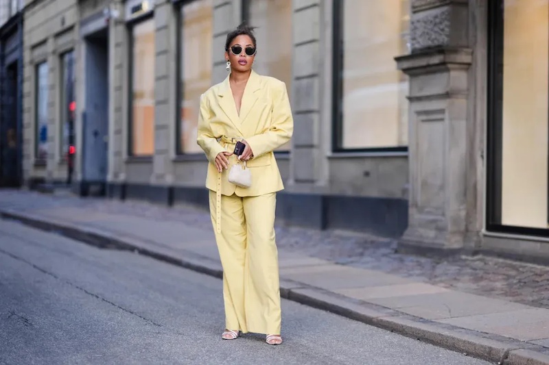 giallo-burro-colore-moda-primavera-2025-tailleur