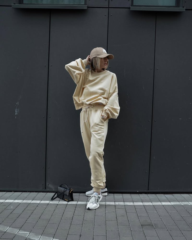 giallo-burro-colore-moda-primavera-2025-tuta