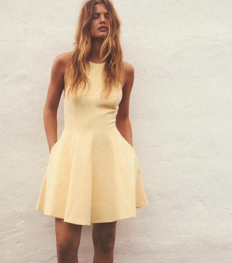 giallo-burro-colore-moda-primavera-2025-vestito-corto