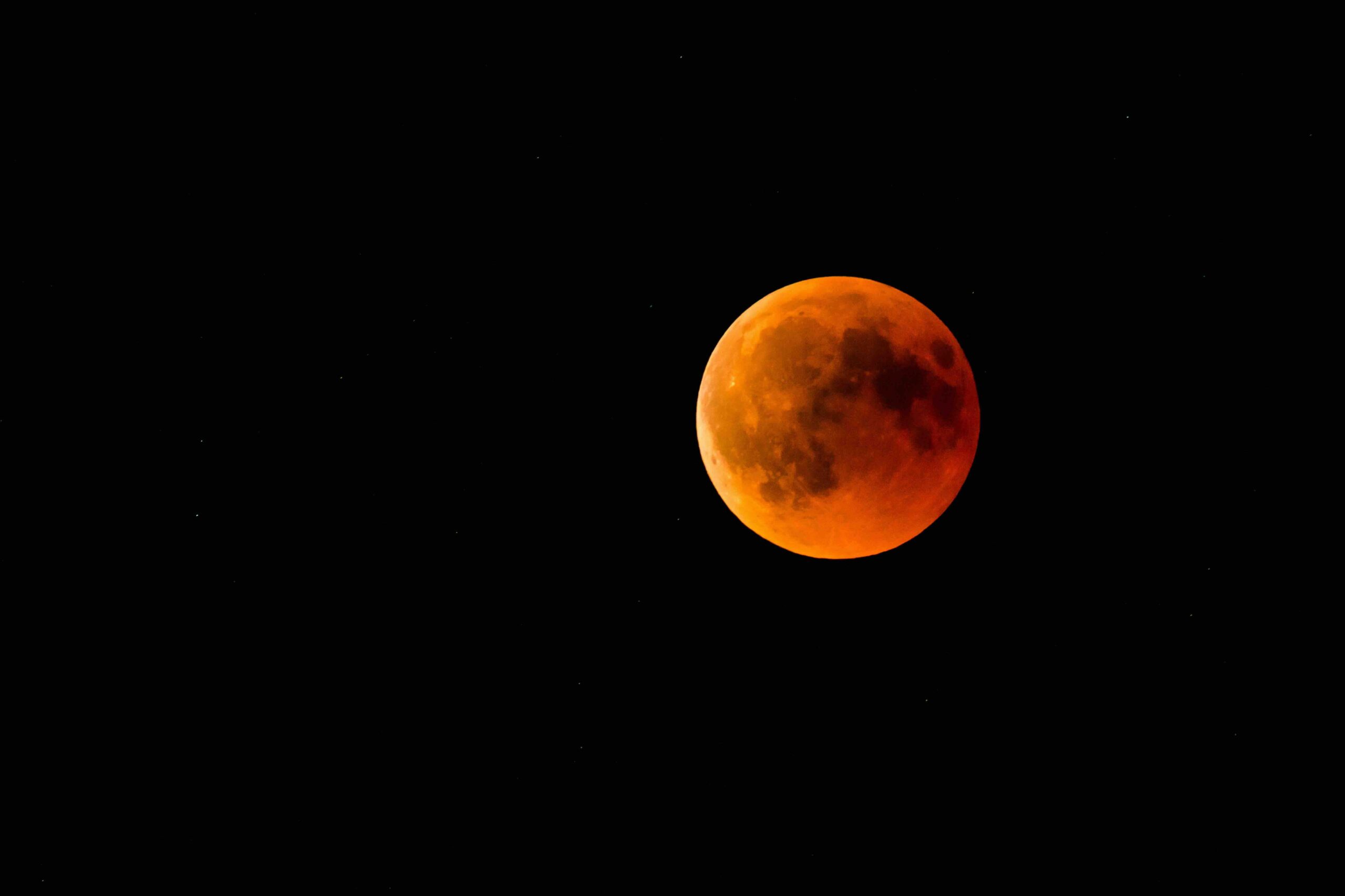 luna-rossa-luna-di-sangue-cielo-notte