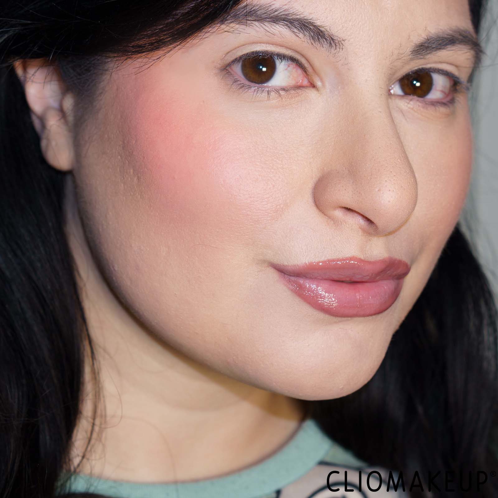 recensione-blush-catrice-kiss-glow-blush-stick-applicazione