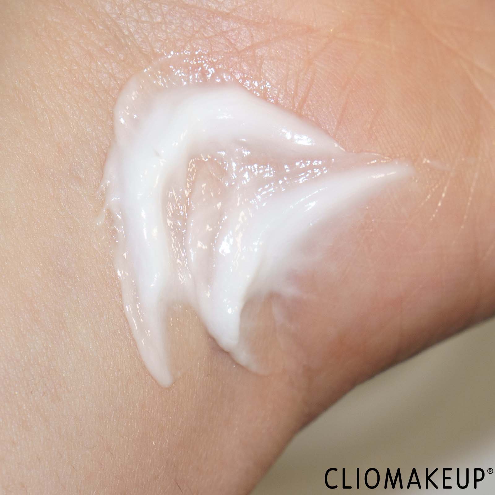 recensione-crema-mixa-crema-multiuso-idratante-niacinamide-bright-swatch