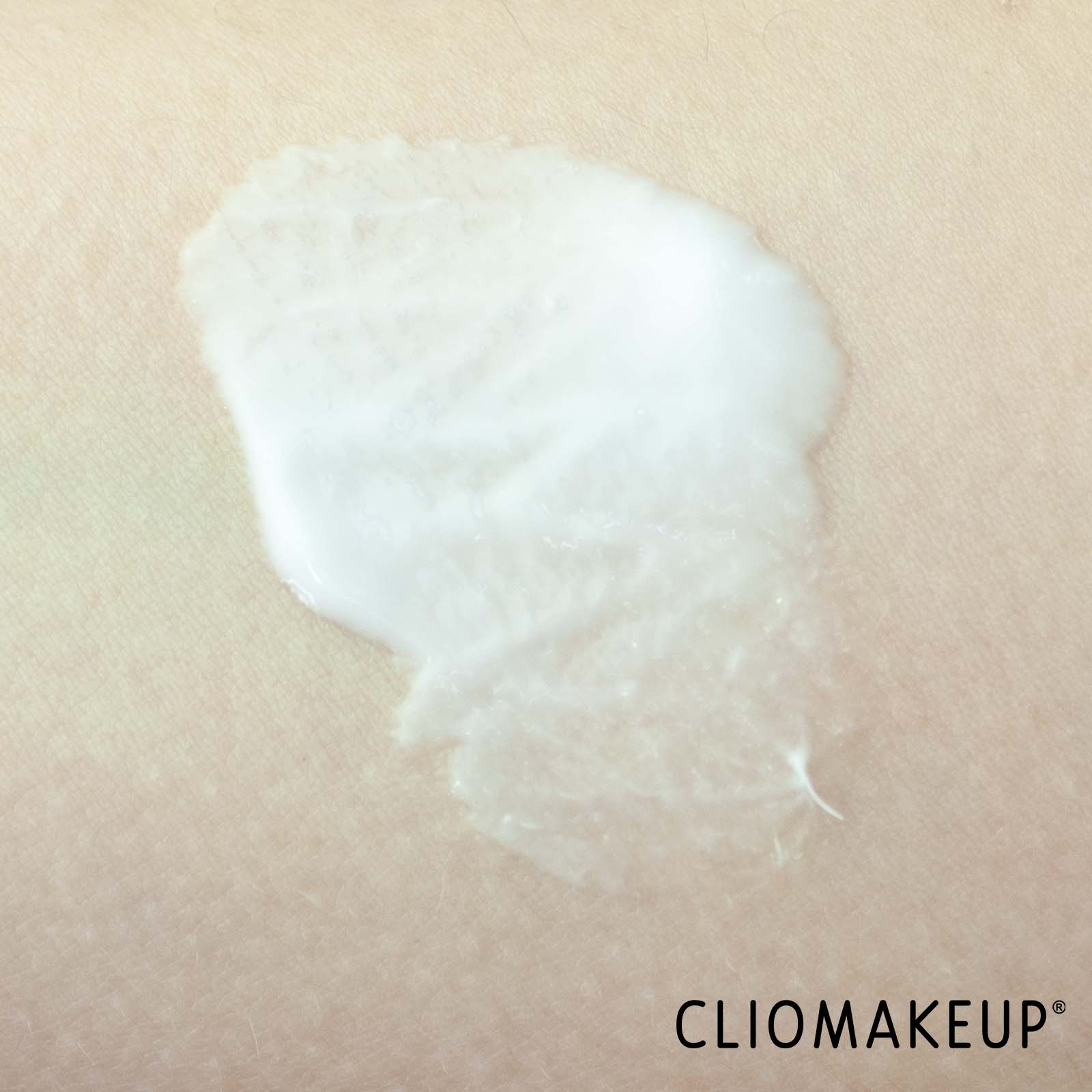 recensione-crema-viso-roberts-acqua-alle-rose-crema-idratante-lenitiva-texture