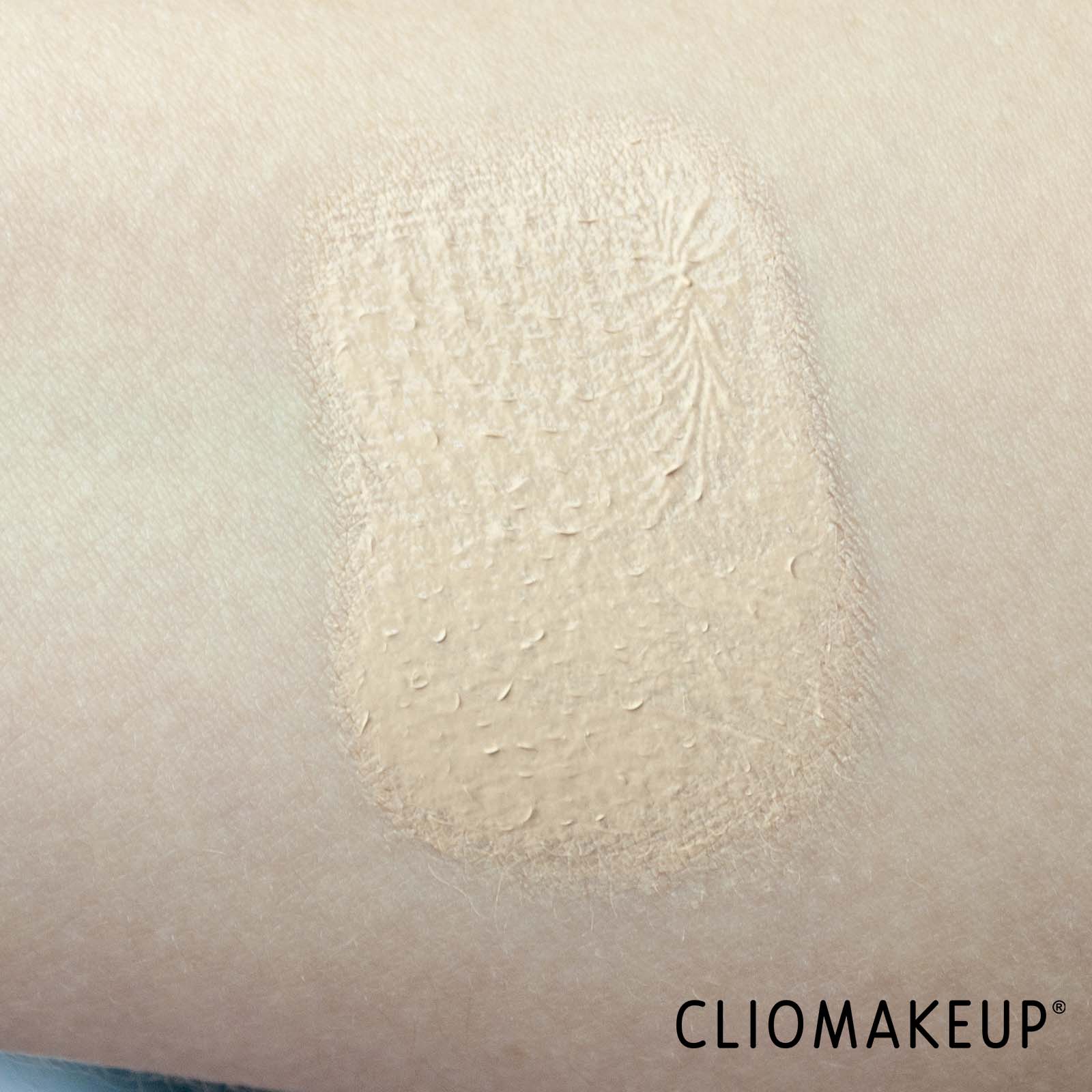 recensione-fondotinta-alkemilla-velvet-fluid-foundation-texture