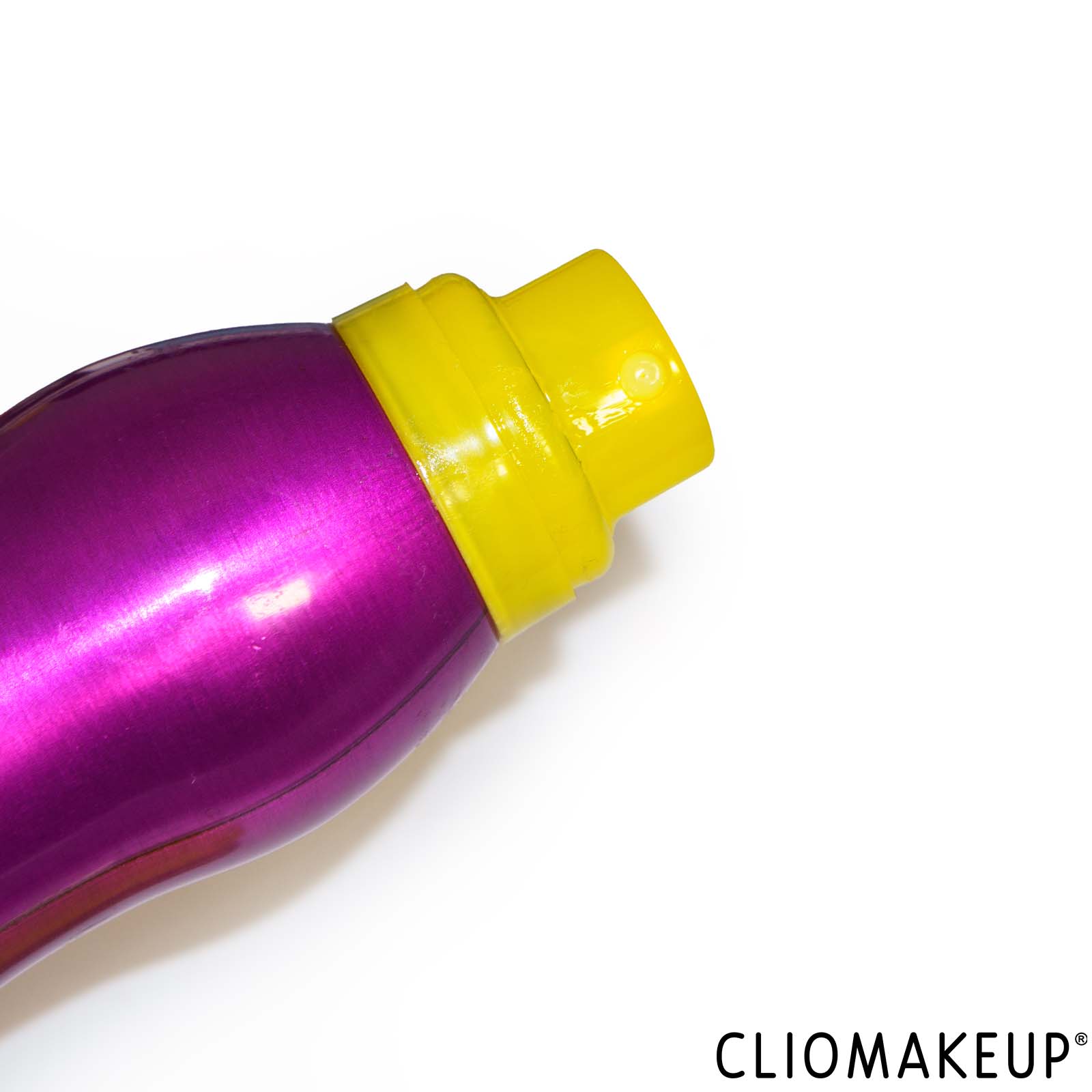 recensione-spray-volumizzante-tigi-bed-head-queen-for-a-day-thickening-spray-close-up
