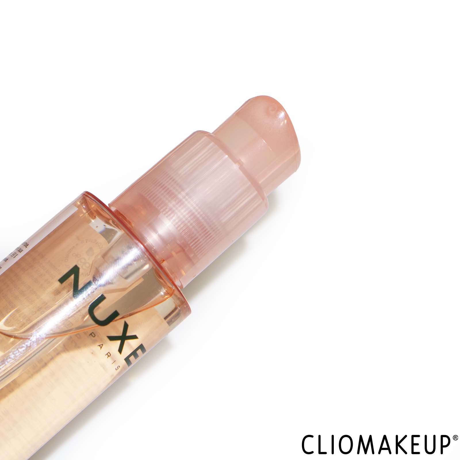 recensione-struccante-in-olio-viso-nuxe-very-rose-delicate-cleansing-oil-close-up