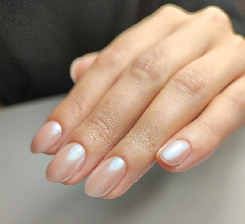 smalto-nude-perlato-unghie-corte