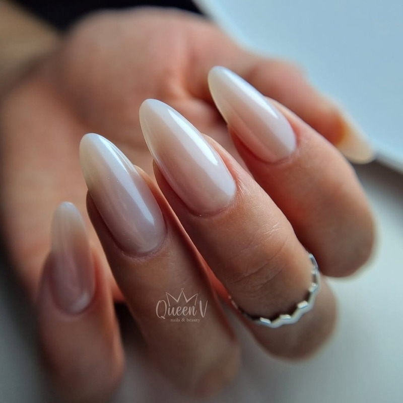 smalto-nude-perlato-unghie-lunghe