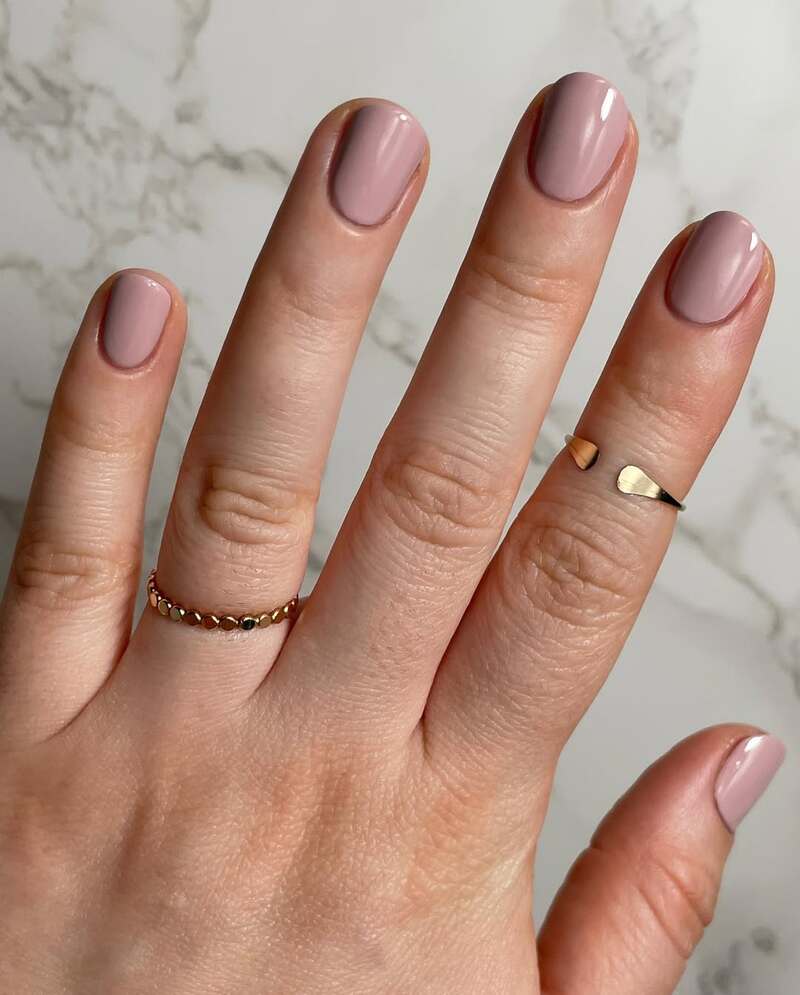 smalto-rosa-antico-unghie-corte