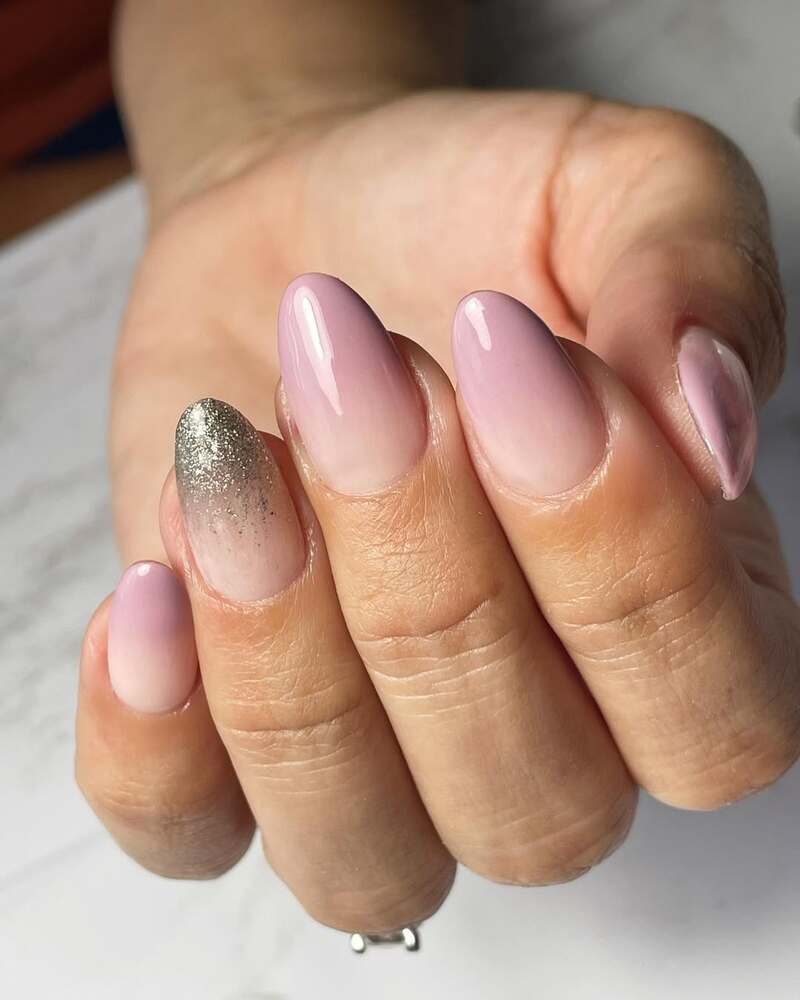 smalto-rosa-antico-unghie-sfumate