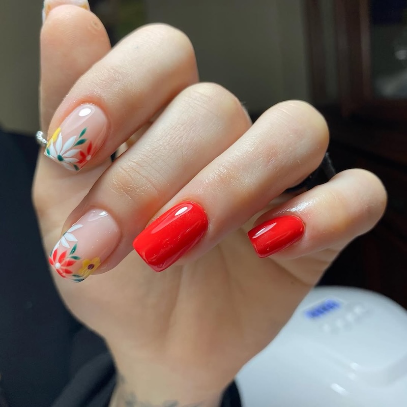 smalto-rosso-corallo-fiori
