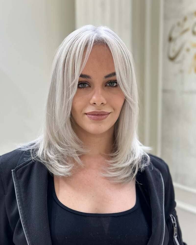 tagli-capelli-bianchi-curtain-bangs