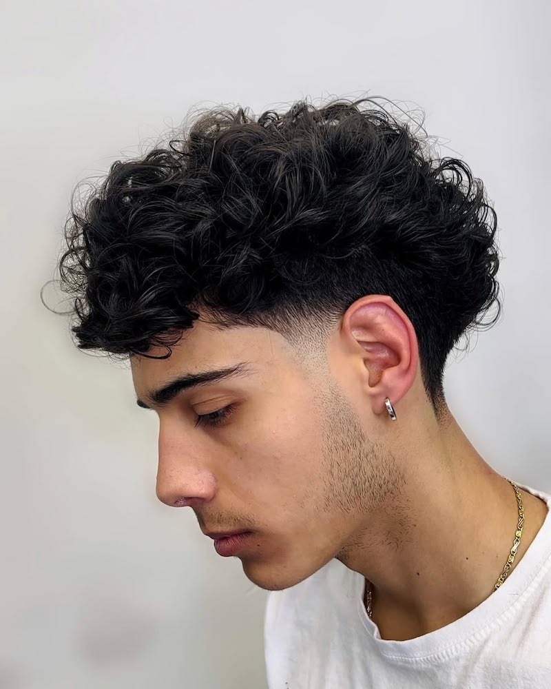 tagli-di-capelli-uomo-primavera-2025-ricci