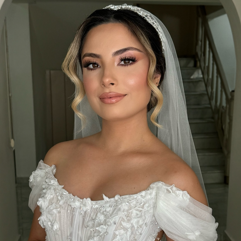 tendenze-trucco-sposa-2025-occhi-base-viso