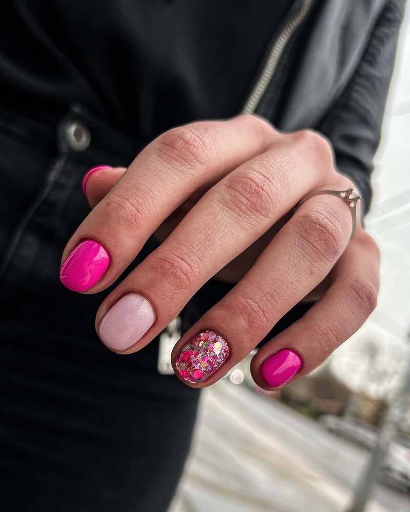 unghie-corte-primavera-2025-fucsia