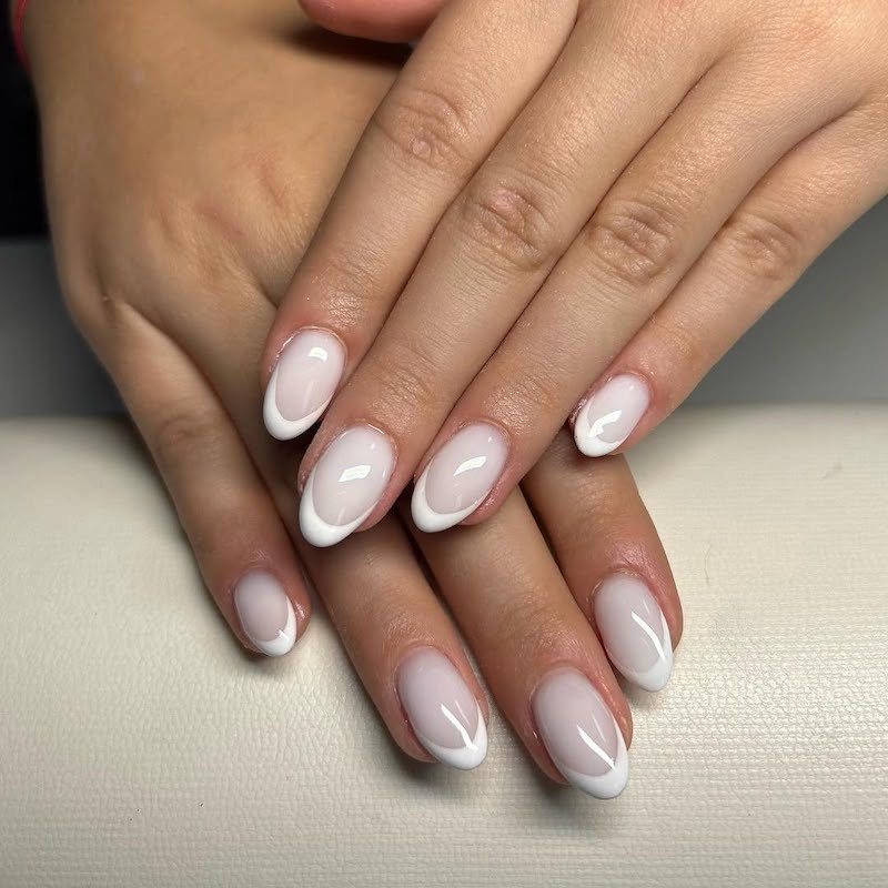 unghie-primavera-2025-milky-french