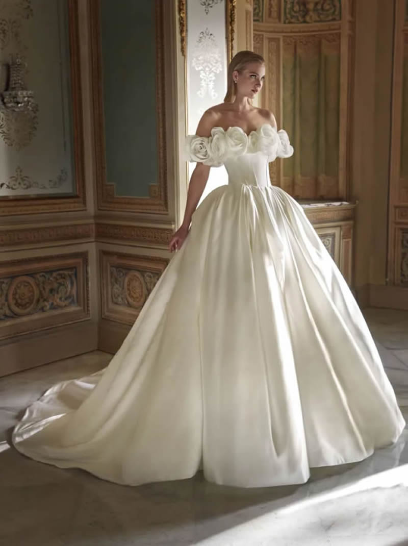 abiti-sposa-pronovias-2025-mikado