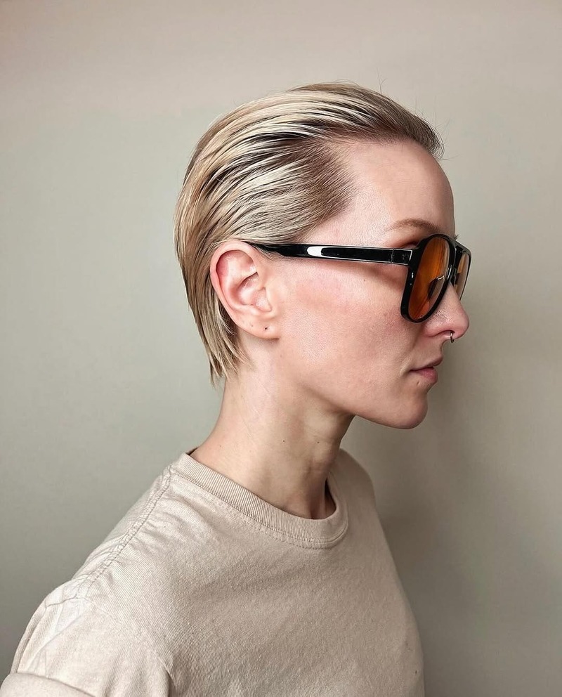 acconciatura-slick-back-capelli-corti