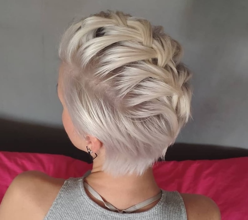 acconciature-capelli-bianchi-corti