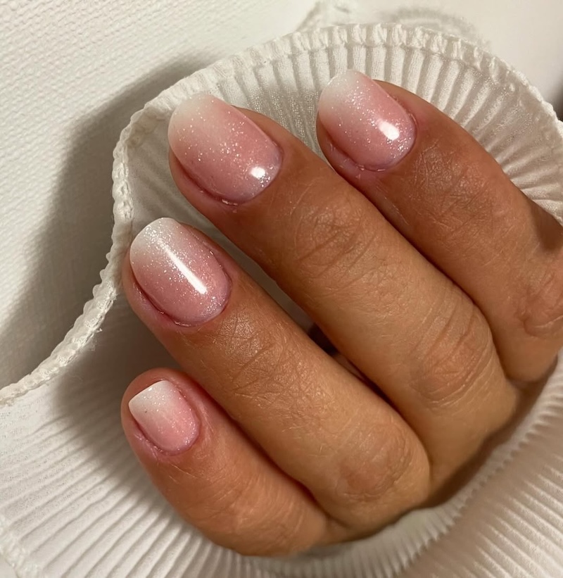 baby-boomer-unghie-corte-glitter