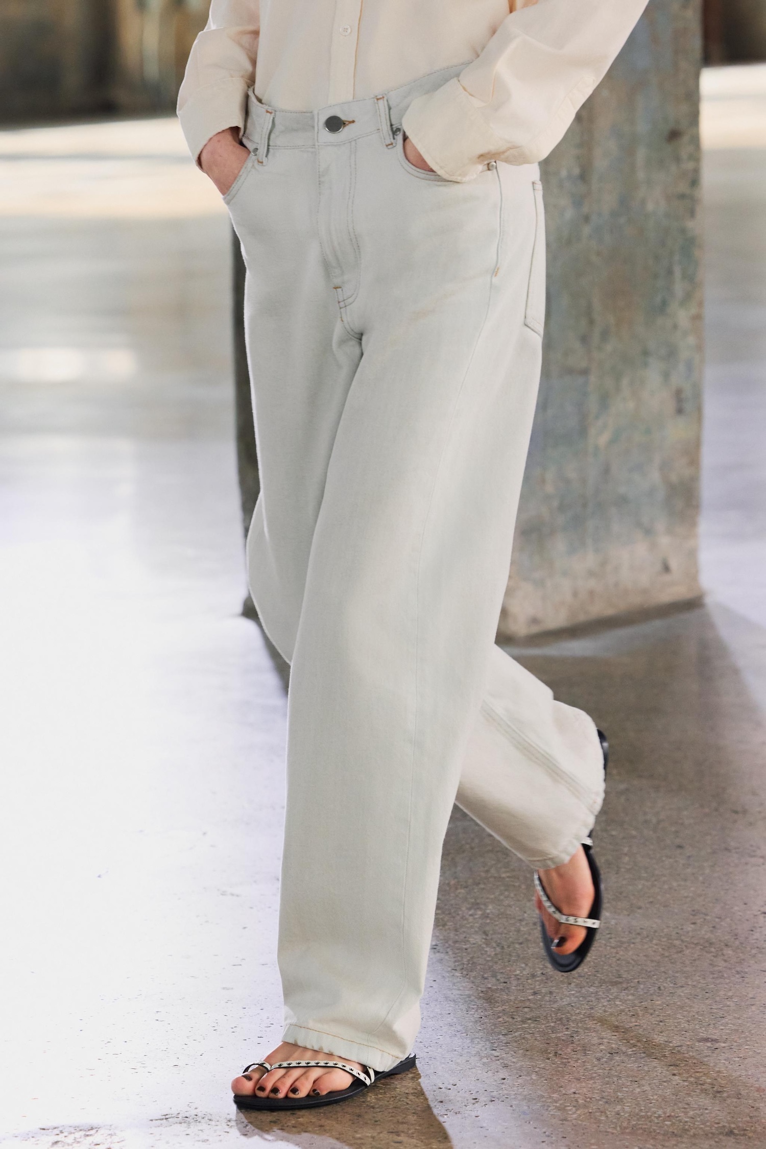 jeans-baggy-zara-primavera-2025-chiaro