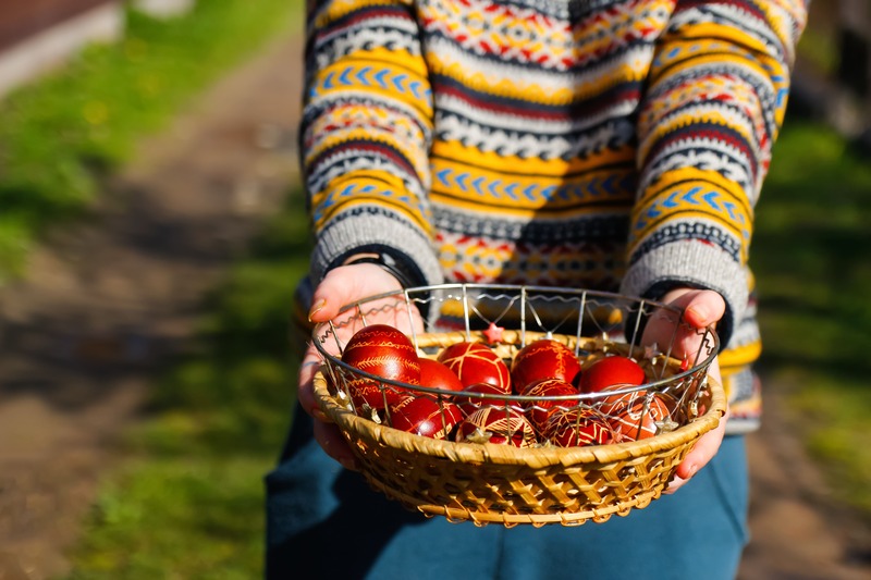 pasqua-ortodossa-regalo-uova-rosse-dipinte