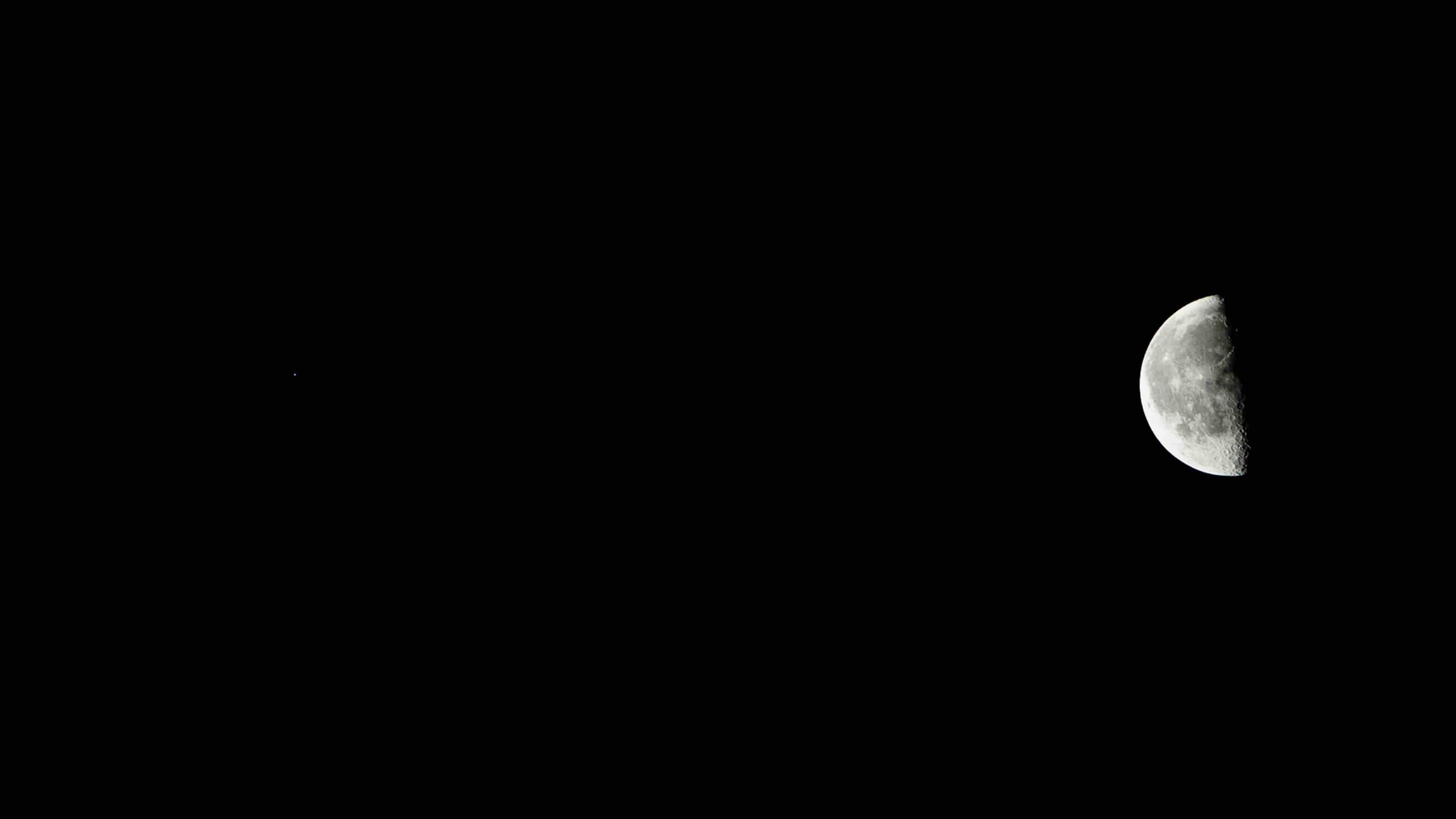 primo-quarto-luna-crescente-cielo-notte