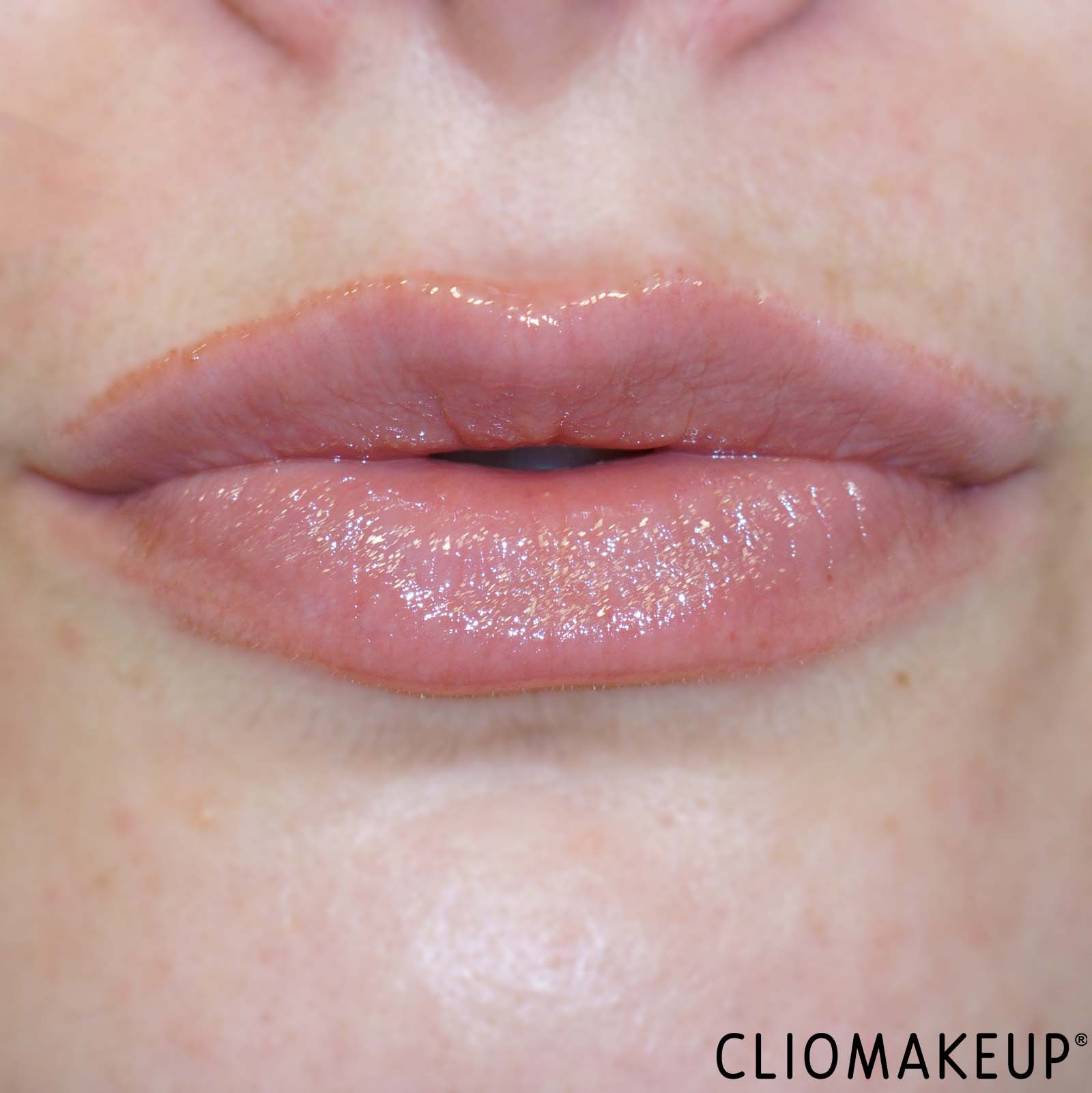 recensione-balsamo-labbra-essence-the-super-peptide-glossy-lip-treatment-applicazione