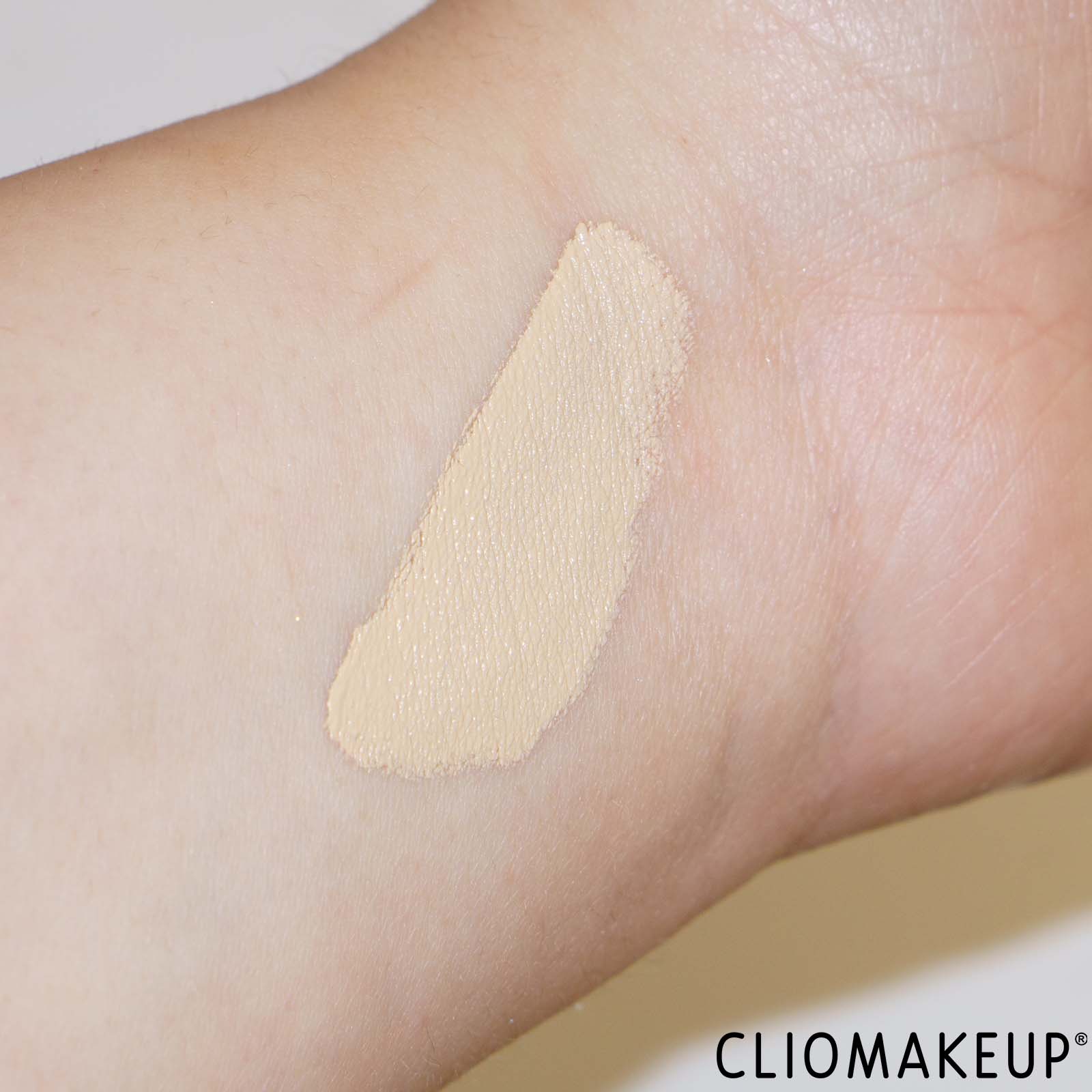 recensione-correttore-estee-lauder-double-wear-stay-in-place-concealer-swatch