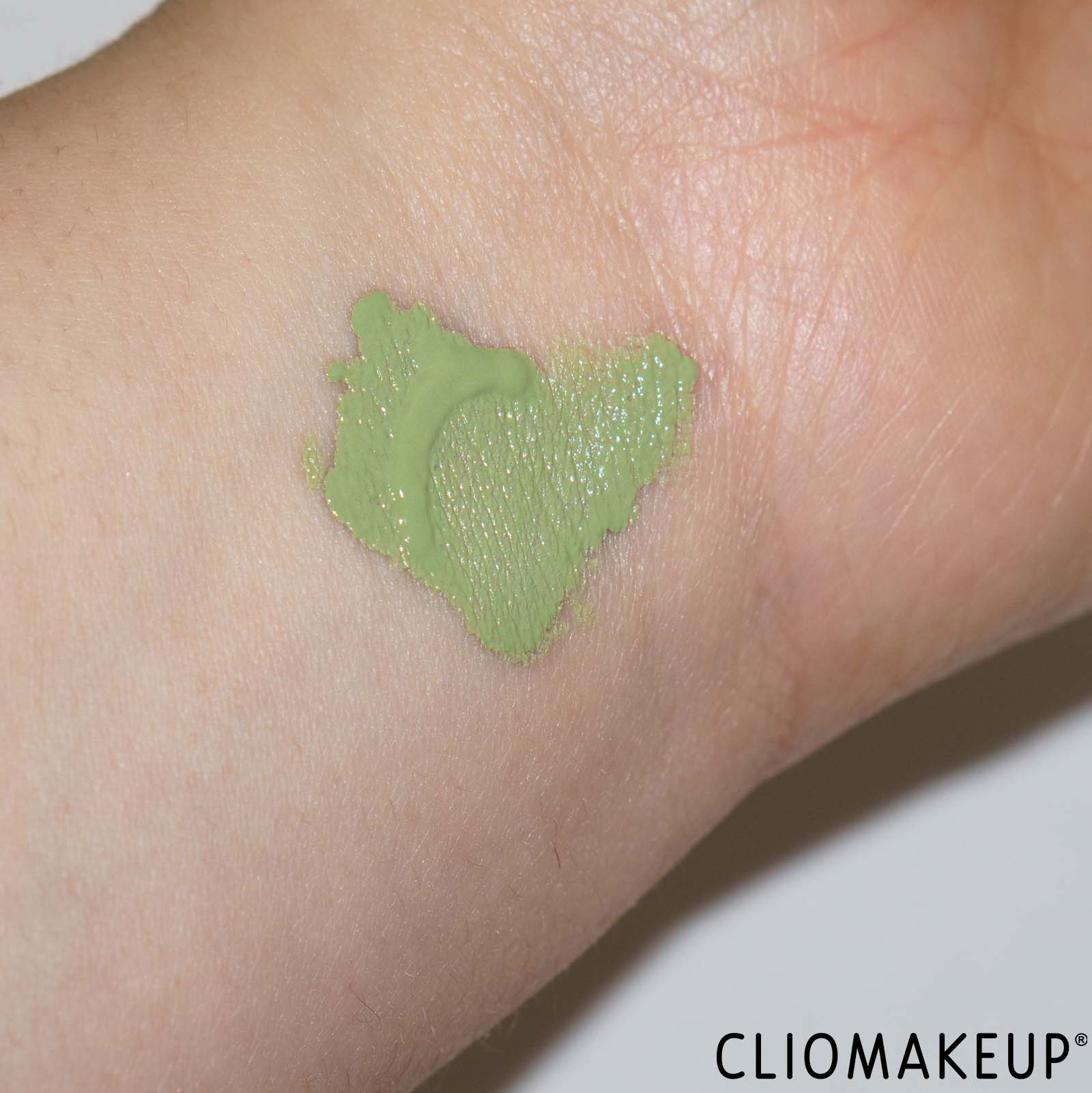 recensione-correttore-verde-maybelline-instant-anti-age-color-correcting-concealer-swatch