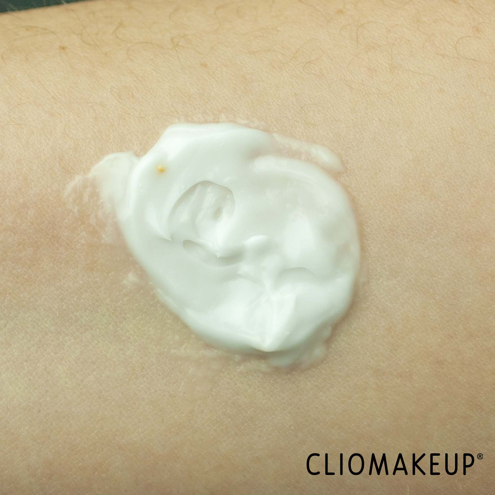 recensione-crema-corpo-nivea-soufflè-corpo-cocco-e-olio-di-monoi-texture