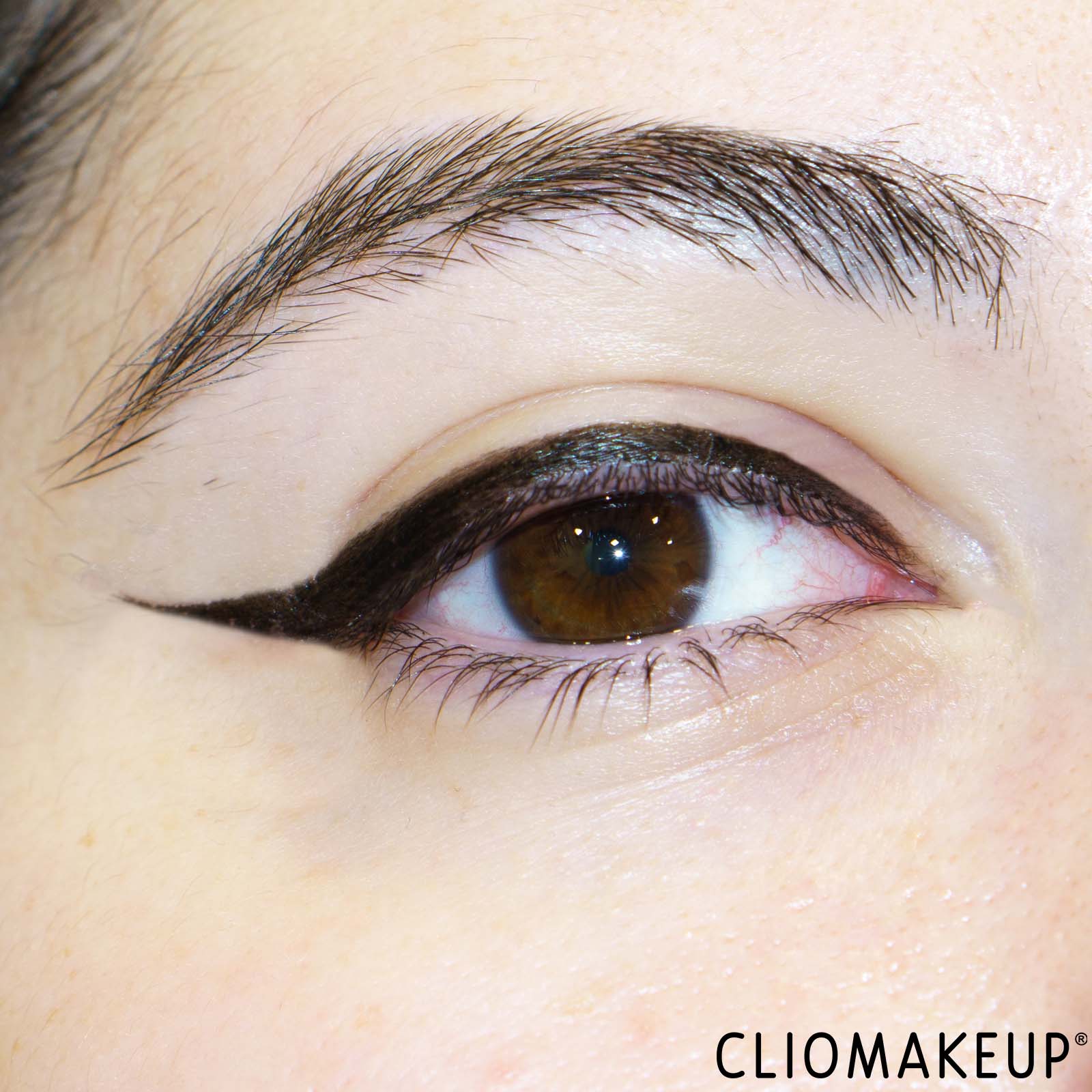 recensione-eyeliner-essence-line-it-like-a-pro-eyeliner-correzione