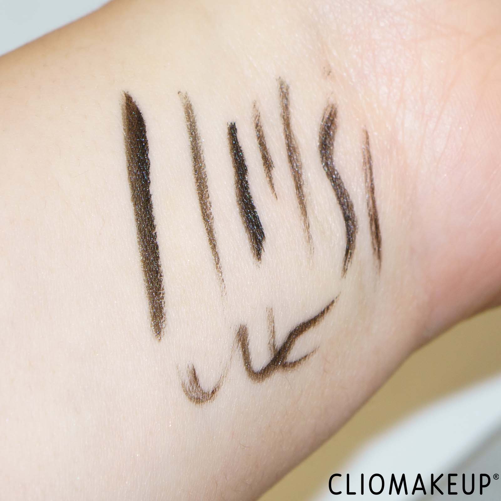 recensione-eyeliner-essence-line-it-like-a-pro-eyeliner-swatch