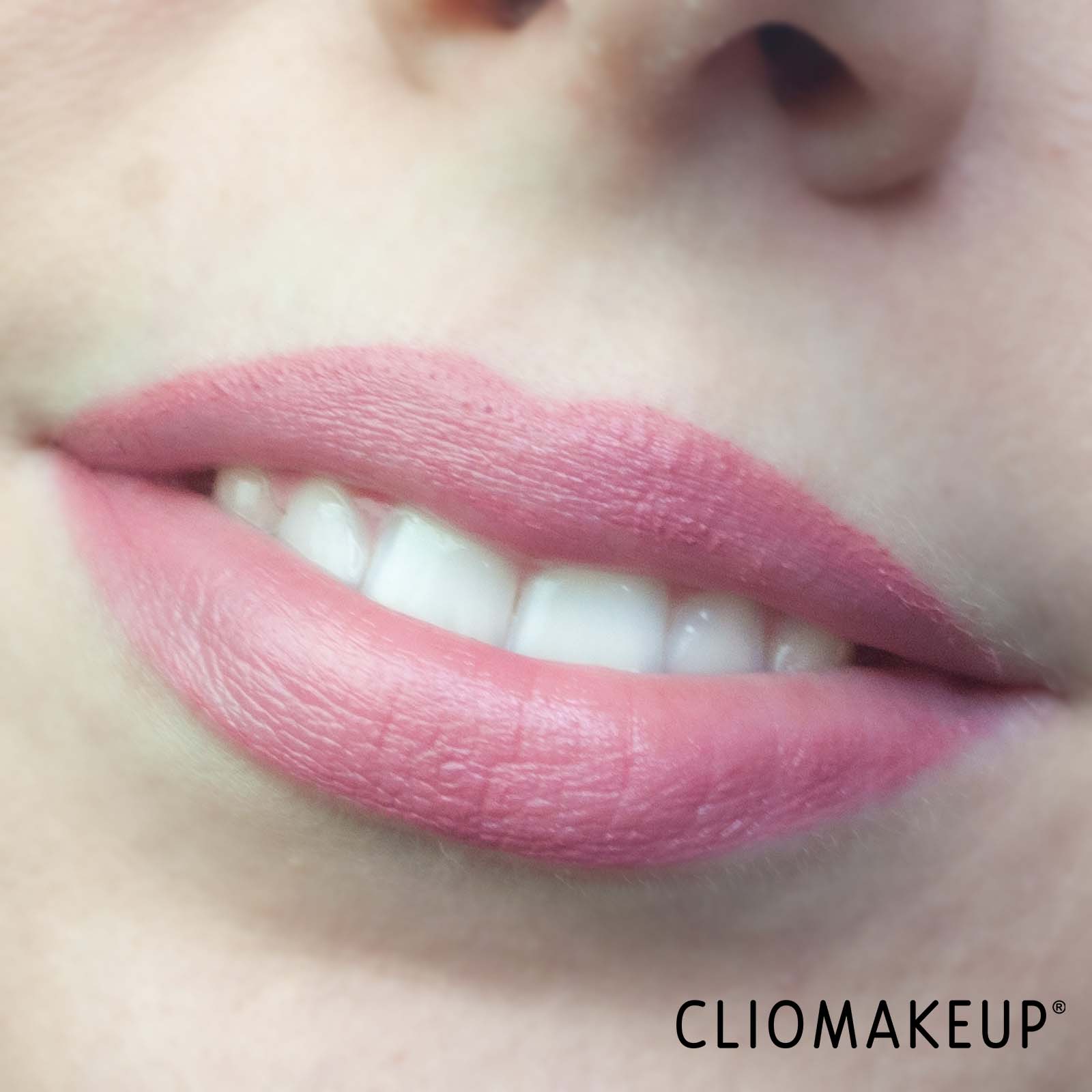 recensione-matita-labbra-kiko-dreamphoria-edge-of-reason-lip-definer-prodotto-applicato