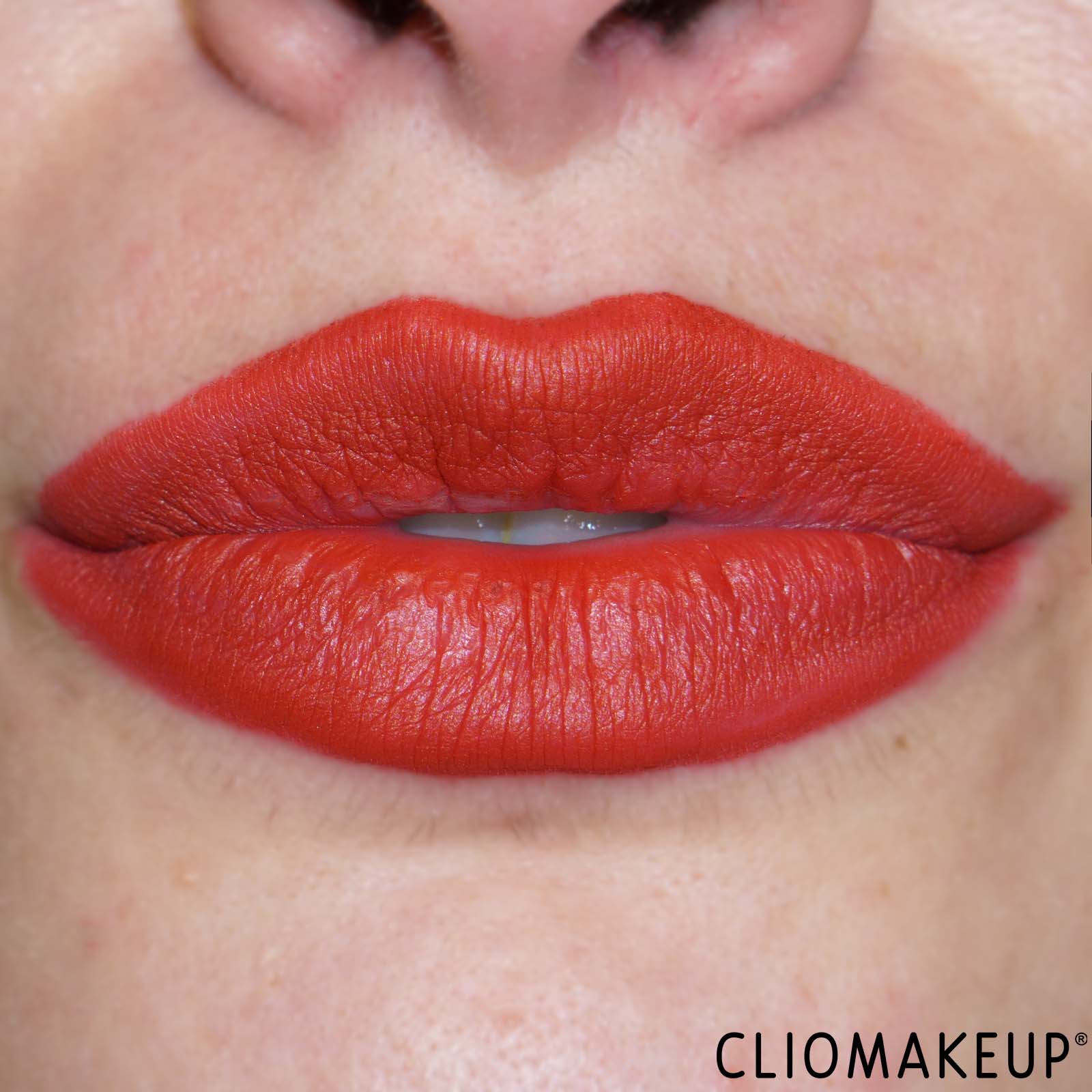 recensione-matite-labbra-avon-ultra-color-lip-pencil-red