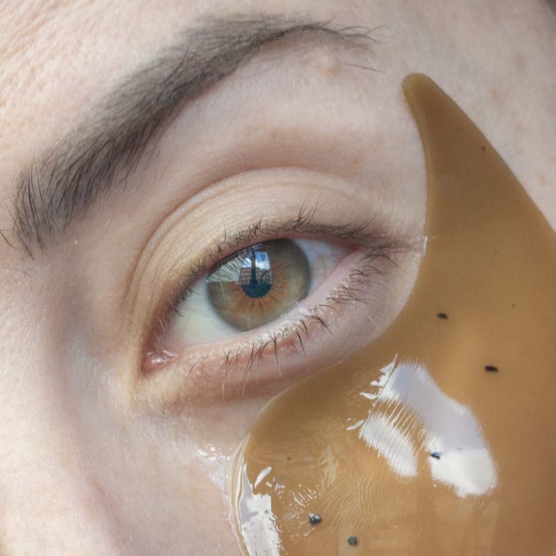 recensione-patch-occhi-ondo-caffeine-e-green-tea-antioxidant-eye-patches-applicazione-prodotto