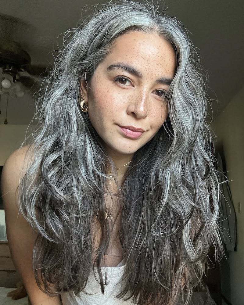tagli-capelli-grigi-lunghi