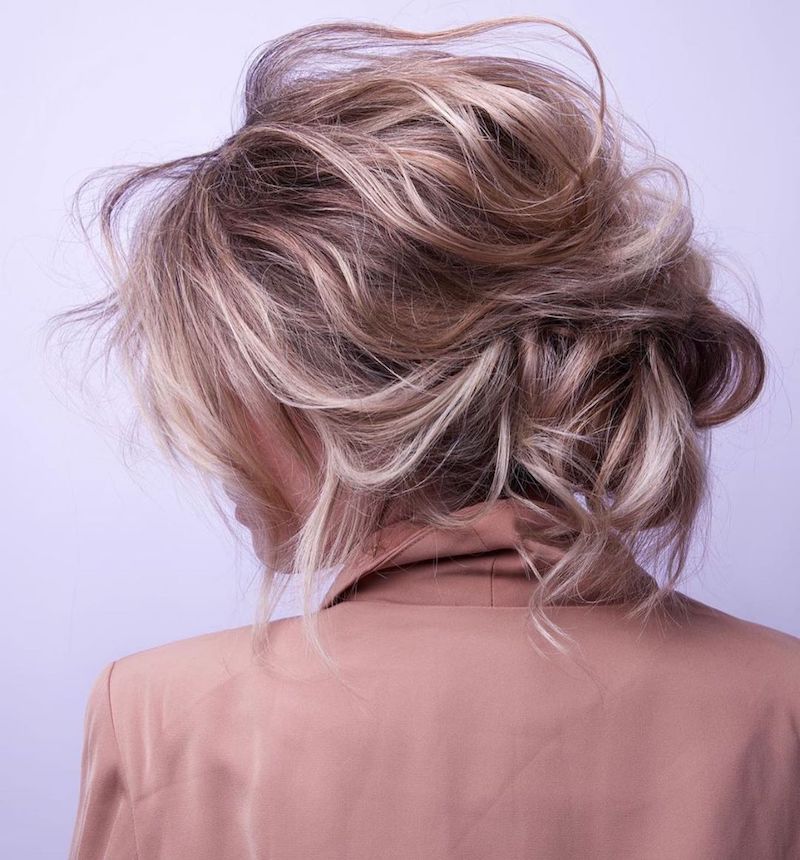acconciature-capelli-mossi-caschetto-chignon-basso