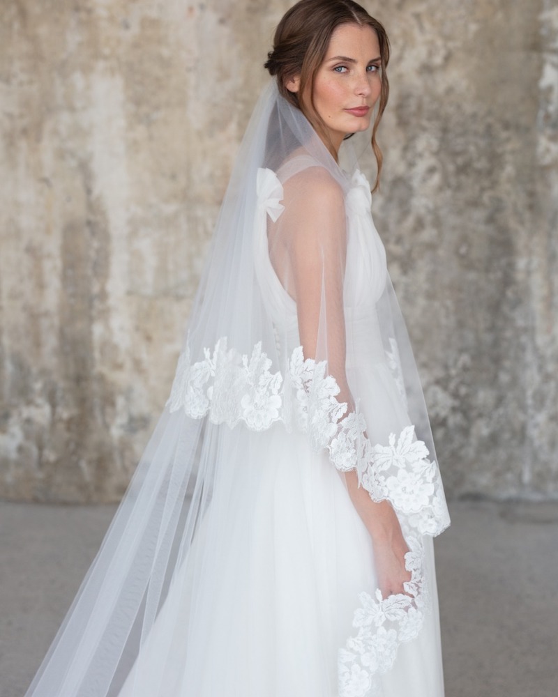 acconciature-velo-sposa-semiraccolto-ondulato