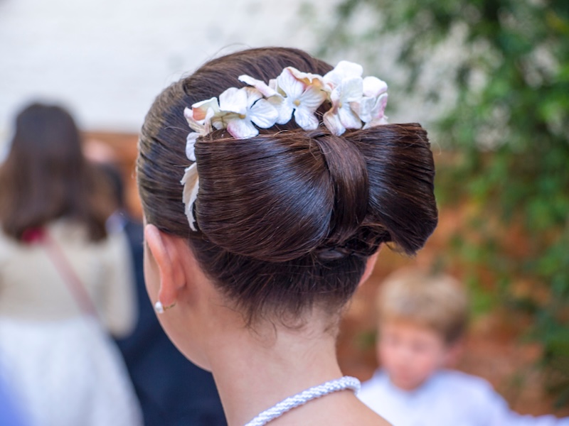 cliomakeup-acconciature-bambina-comunione-chignon