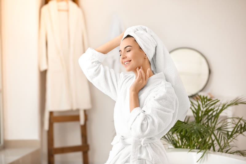 come-combattere-polline-a-casa-doccia-cambio-abito